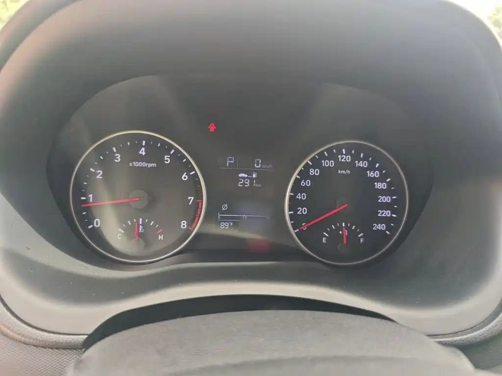 Фото 4 - Hyundai Elantra
