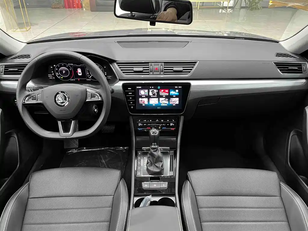 Škoda Superb 2023 Facelift TSI280 DSG Premium Edition фото 2