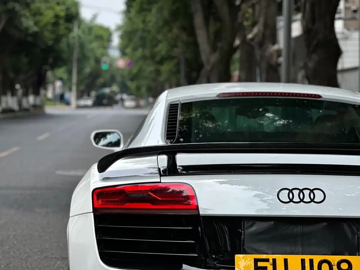 Audi R8 2014 4.2 FSI quattro фото 13