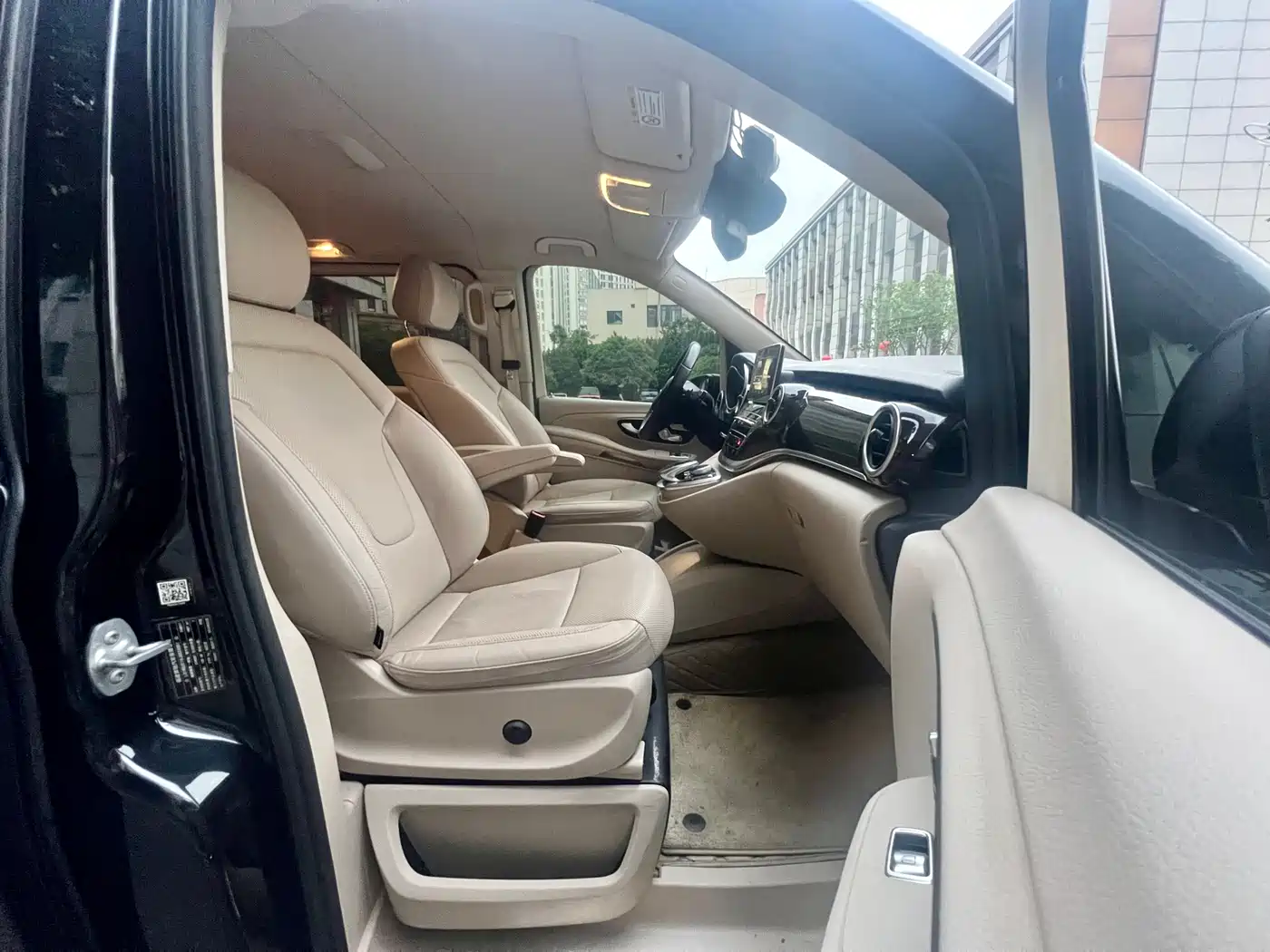 Mercedes-Benz V-Class 2017 Model V 260 Pilot Edition фото 17