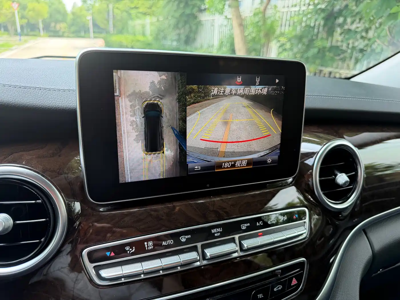 Mercedes-Benz V-Class 2017 Model V 260 L Premium Extended Edition фото 9