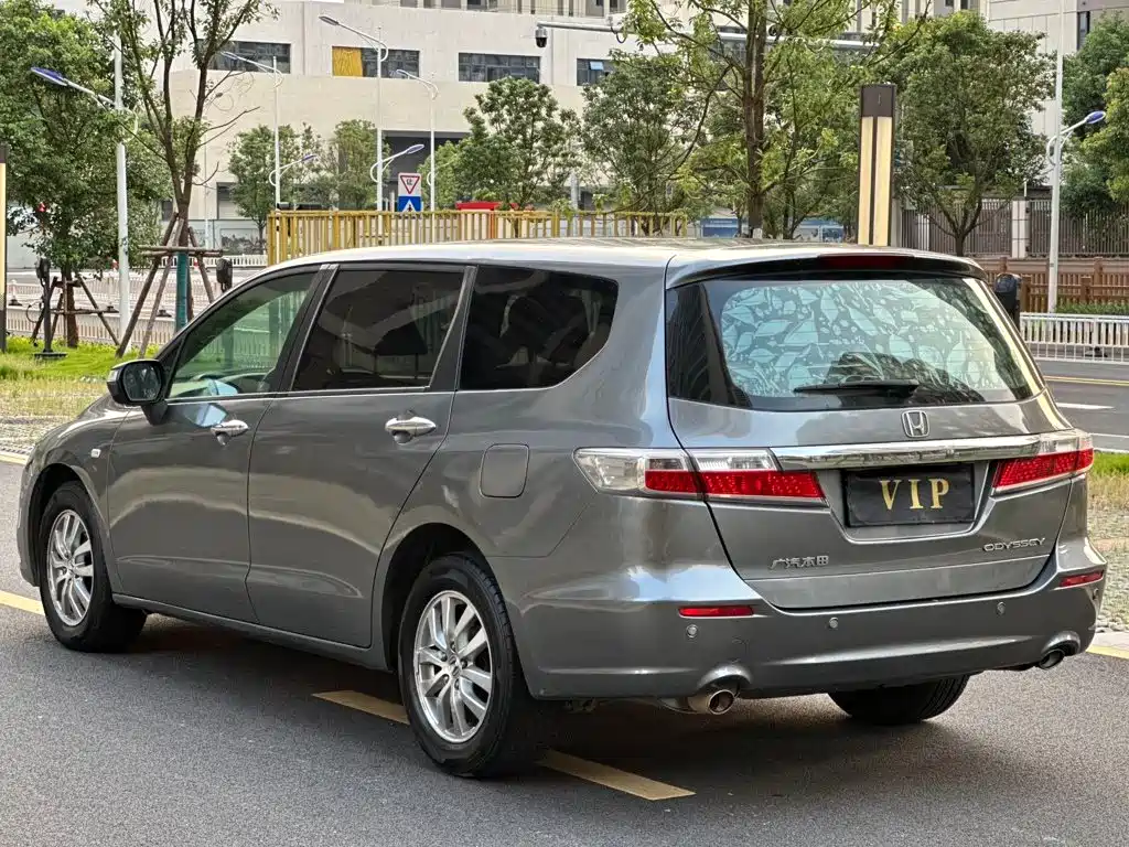 Фото 5 - Honda Odyssey