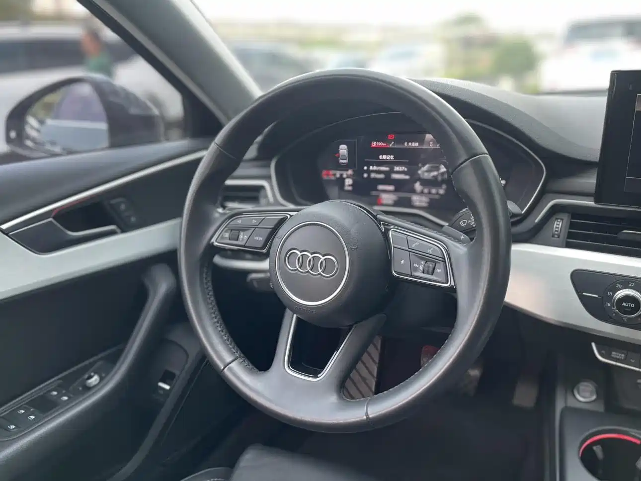 Фото 12 - Audi A4L