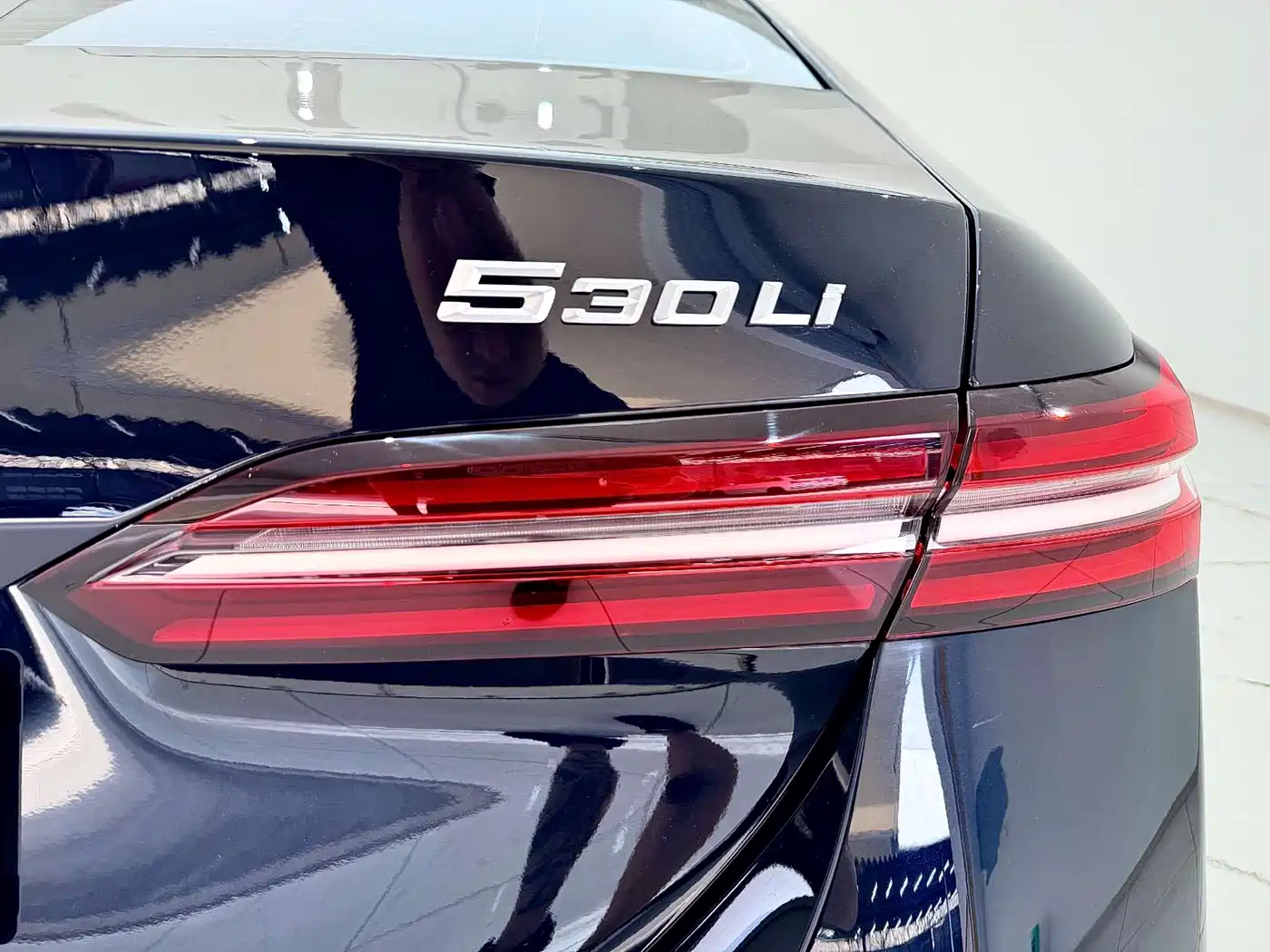 BMW 5 Series 2025 530Li Leading M Sport Package фото 10