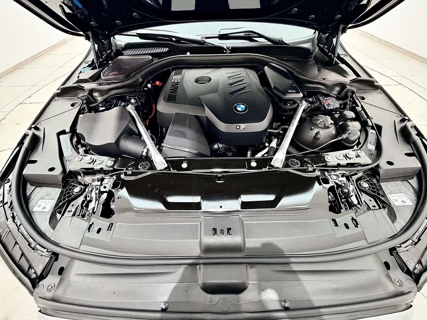 BMW 5 Series 2025 530Li Leading M Sport Package фото 18