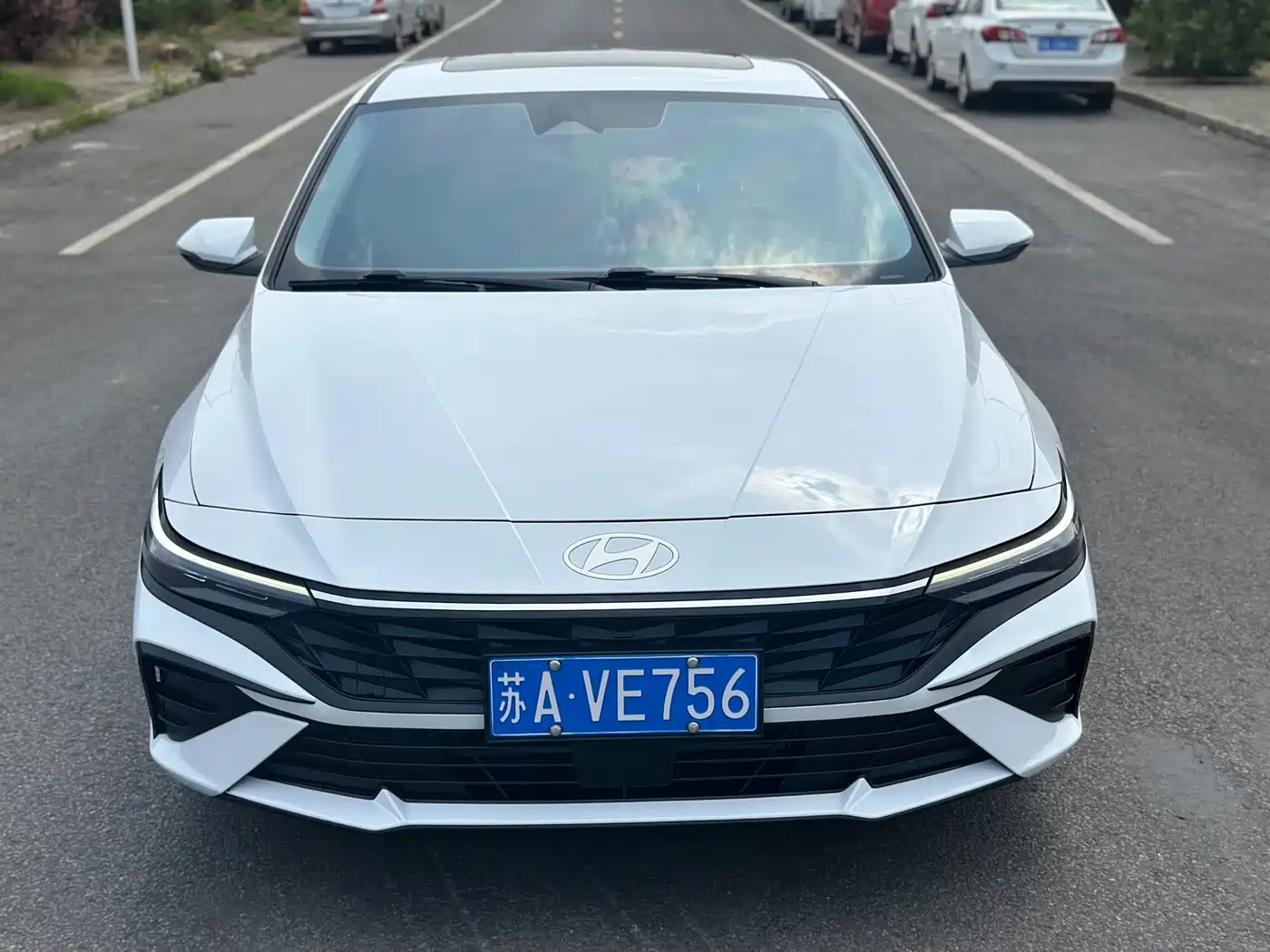 Hyundai Elantra 2023 Model 1.5L CVT LUX Premium Edition фото 2