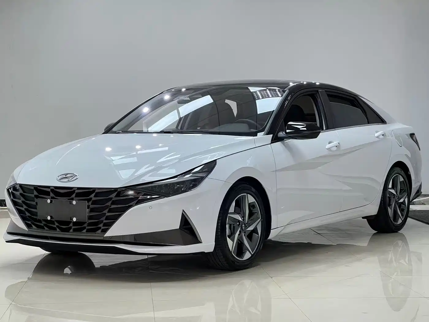 Hyundai Elantra 2022 1.5L CVT LUX Premium Edition