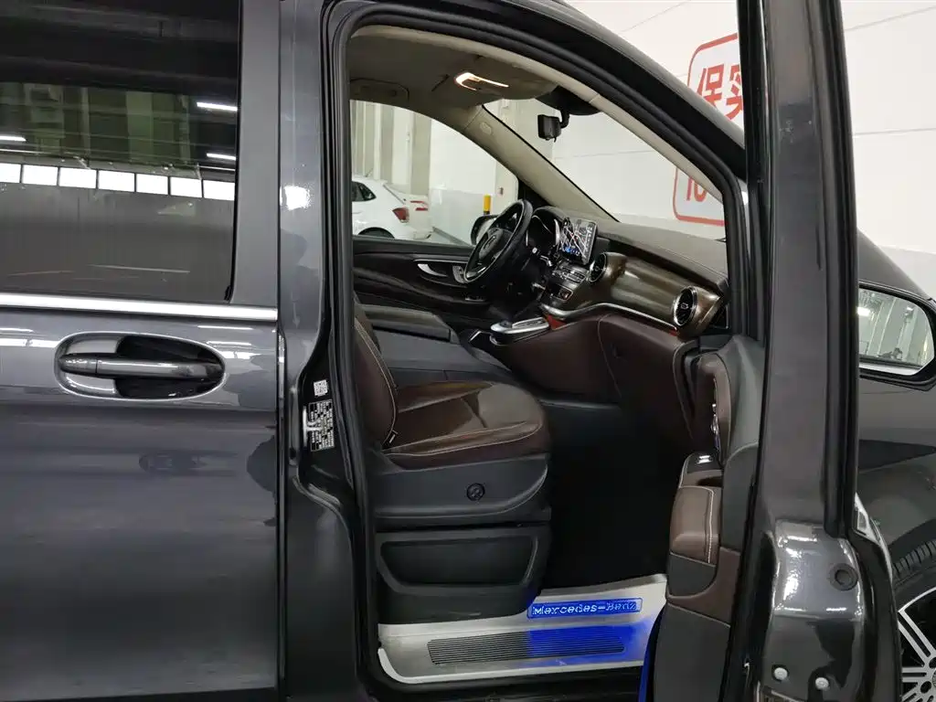 Mercedes-Benz V-Class 2021 V 260 L Long Wheelbase Luxury Edition фото 23