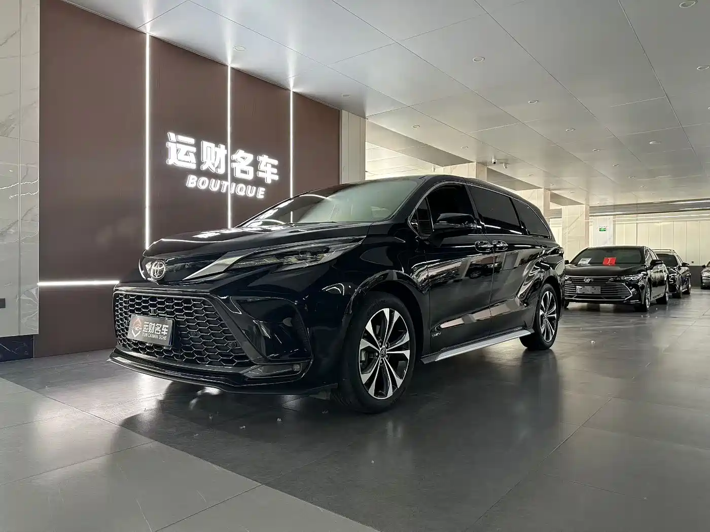 Toyota Granvia 2024 2.5L Hybrid Premium PLUS