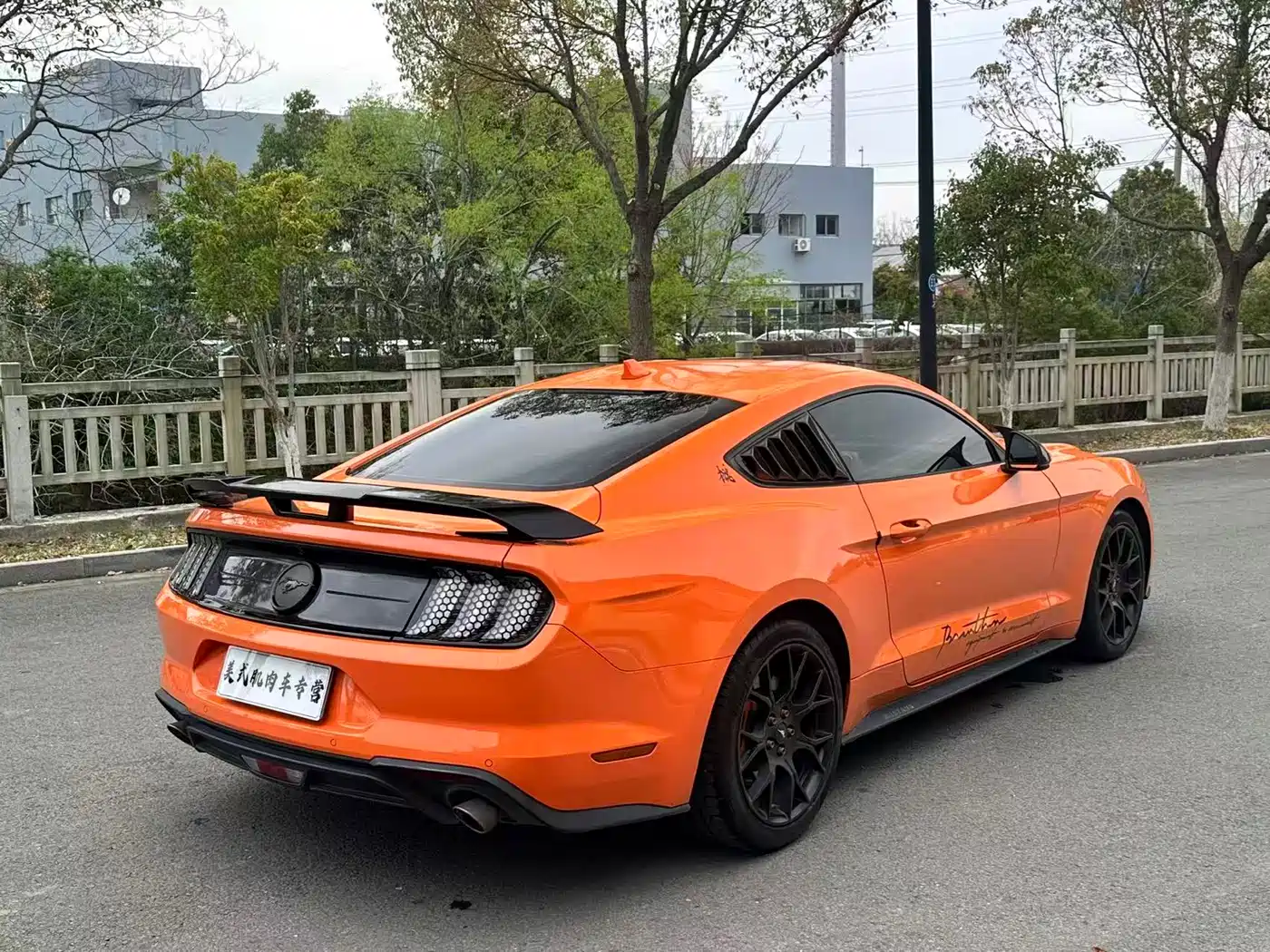 FORD MUSTANG