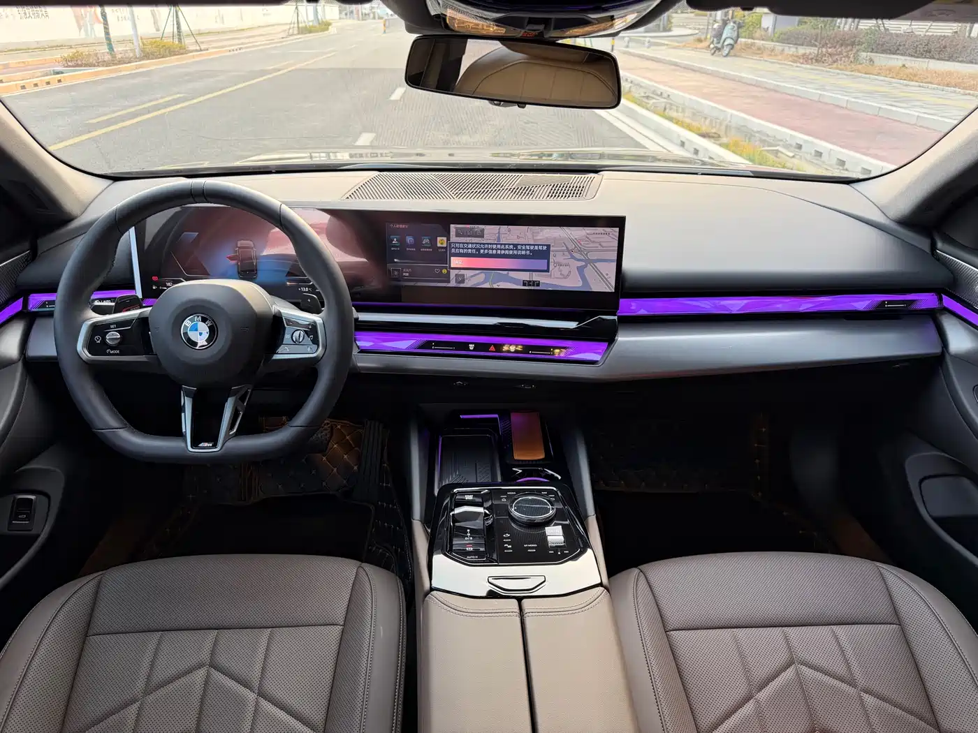 BMW 5 Series 2025 530Li Leading M Sport Package фото 5