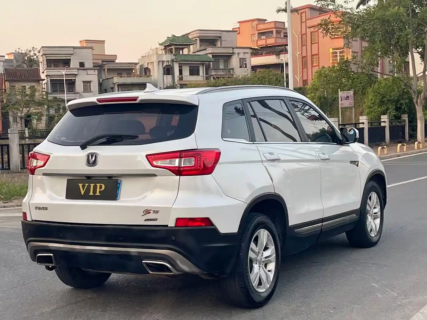 CHANGAN CS75