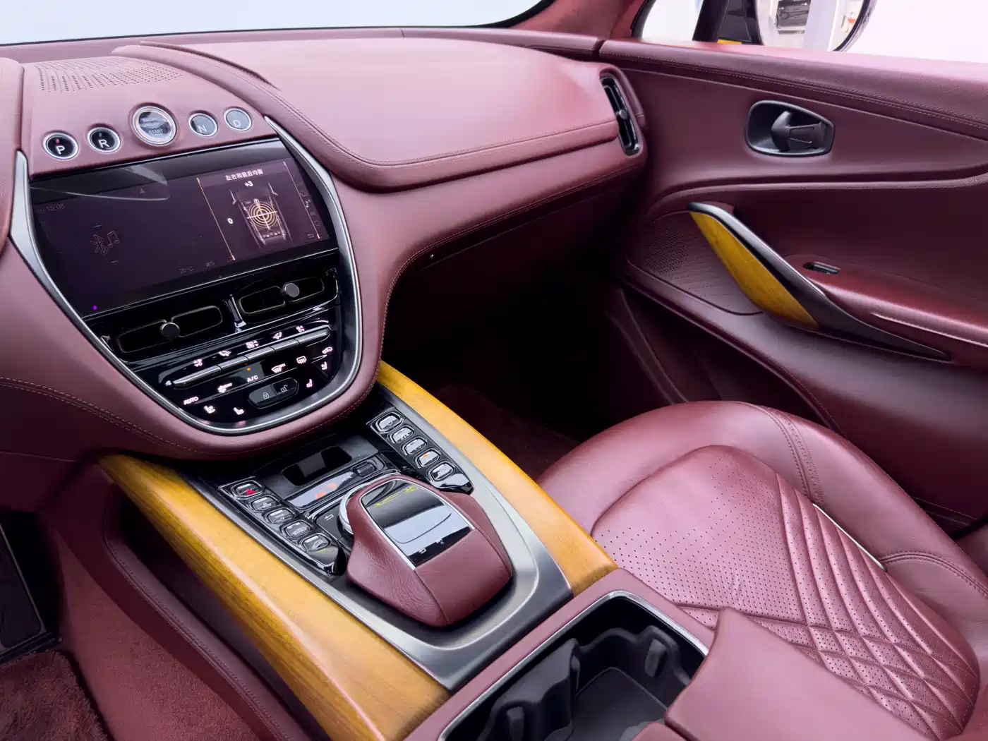 Aston Martin DBX 2020 2020 4.0T V8
