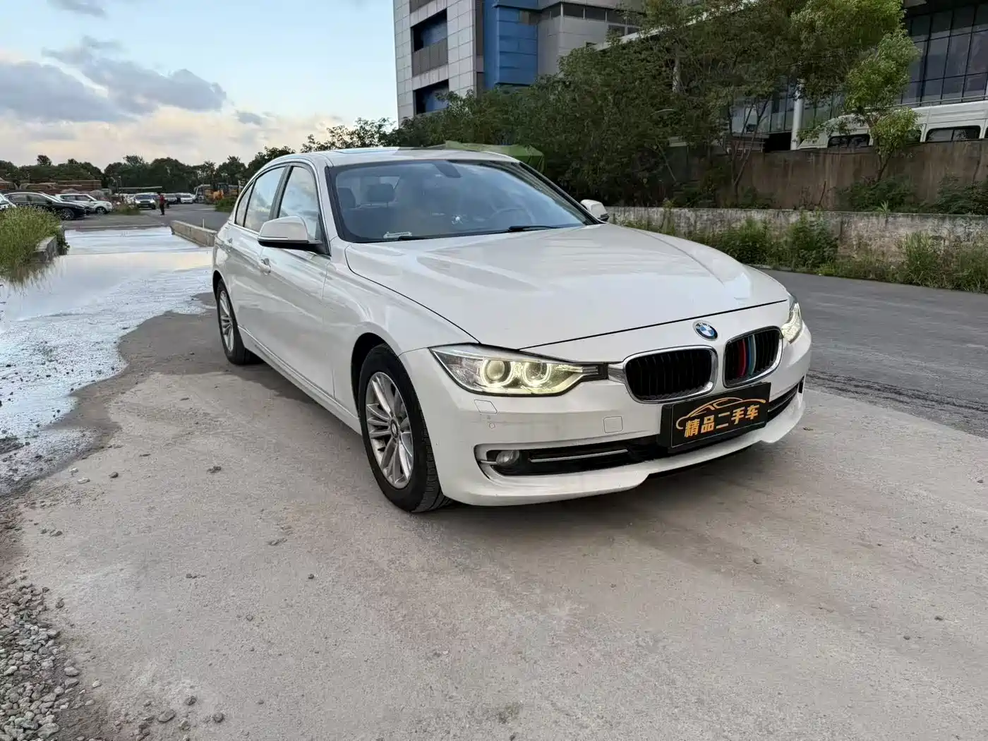 Photo 3 - BMW 3 Series
