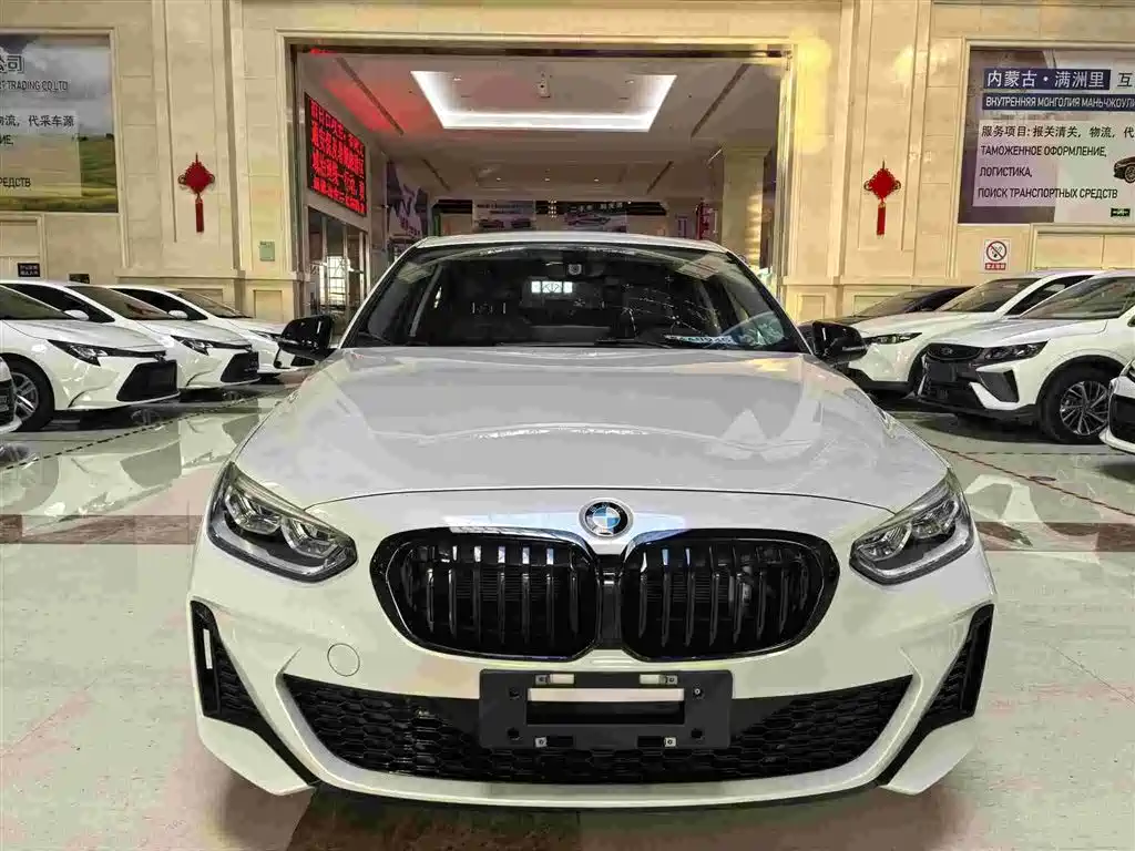 BMW 1 Series 2022 120i M Sport Shadow Edition фото 2