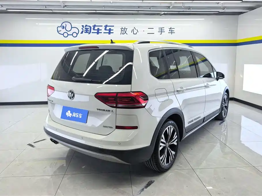 Volkswagen Touran 2018 Touran L 280TSI DSG Frontier Edition 7-Seater China V фото 3