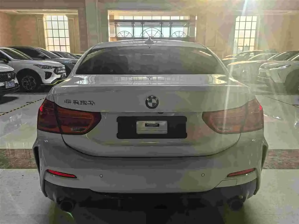 BMW 1 Series 2022 120i M Sport Shadow Edition фото 20
