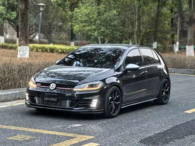 VOLKSWAGEN GOLF GTI