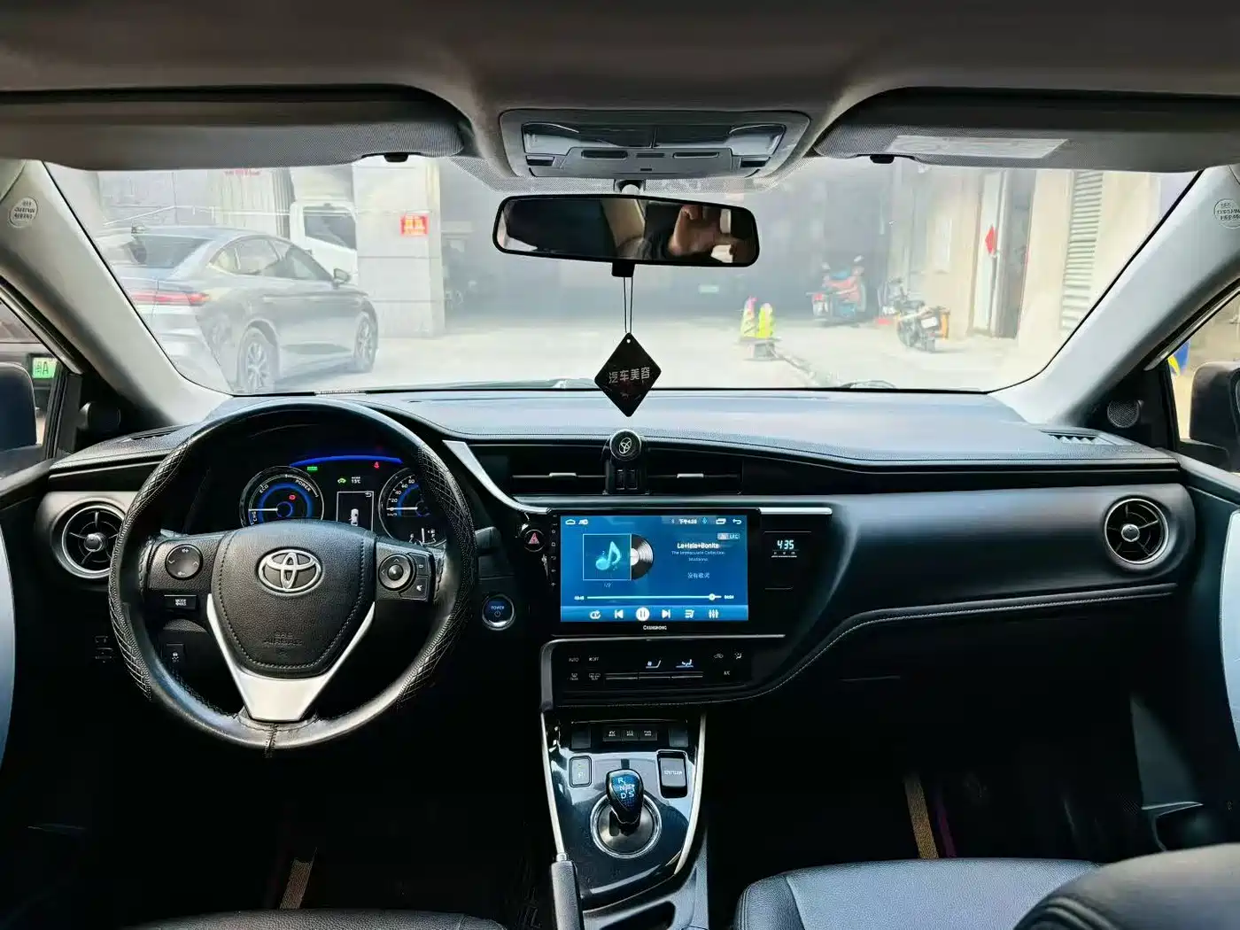 Toyota Corolla 2017 Facelift Hybrid 1.8L E-CVT Leading Edition фото 7
