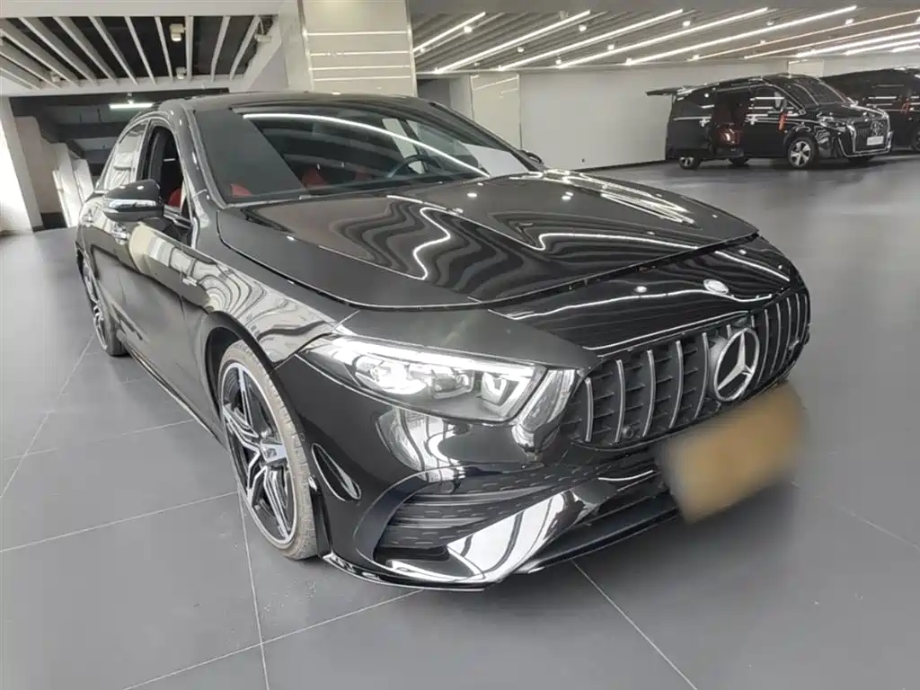 Mercedes-Benz A-Class AMG 2025 AMG A 35 L 4MATIC фото 4