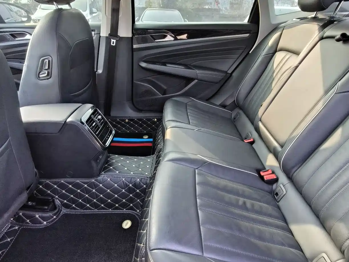 Volkswagen Passat 2022 330TSI Starlight Elite Edition фото 5
