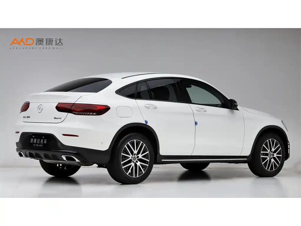 Mercedes-Benz GLC Coupe 2023 Model GLC 260 4MATIC Coupe SUV фото 3