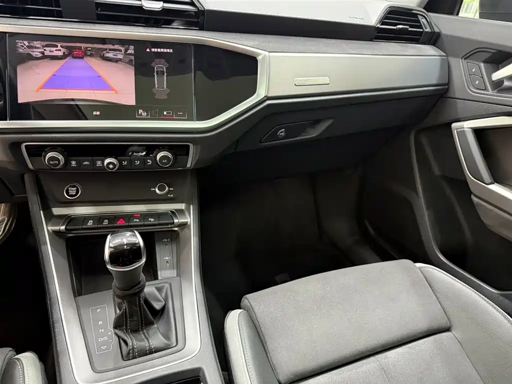 Audi Q3 2023 35 TFSI Fashion Dynamic Model (1.5T) фото 7