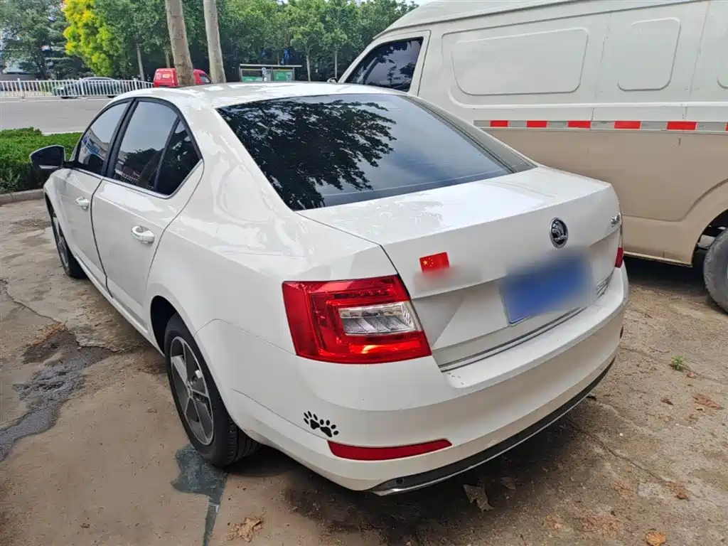Škoda Octavia 2016 1.6L Automatic Smart Edition фото 5