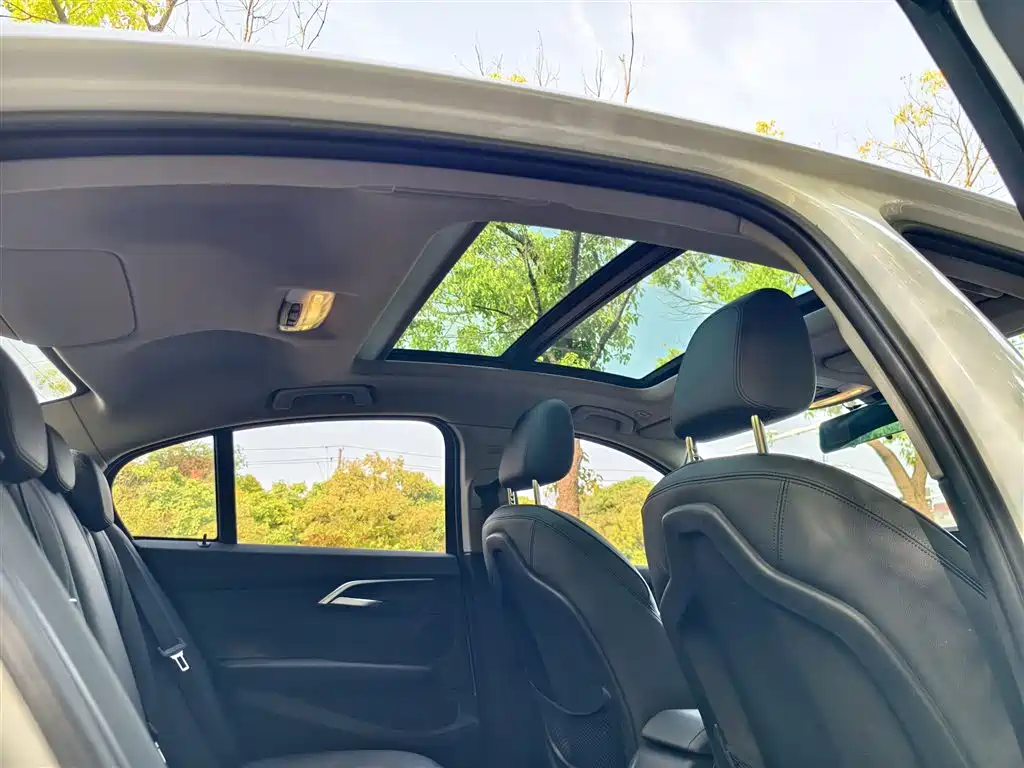 BMW 1 Series 2017 118i Sport фото 9