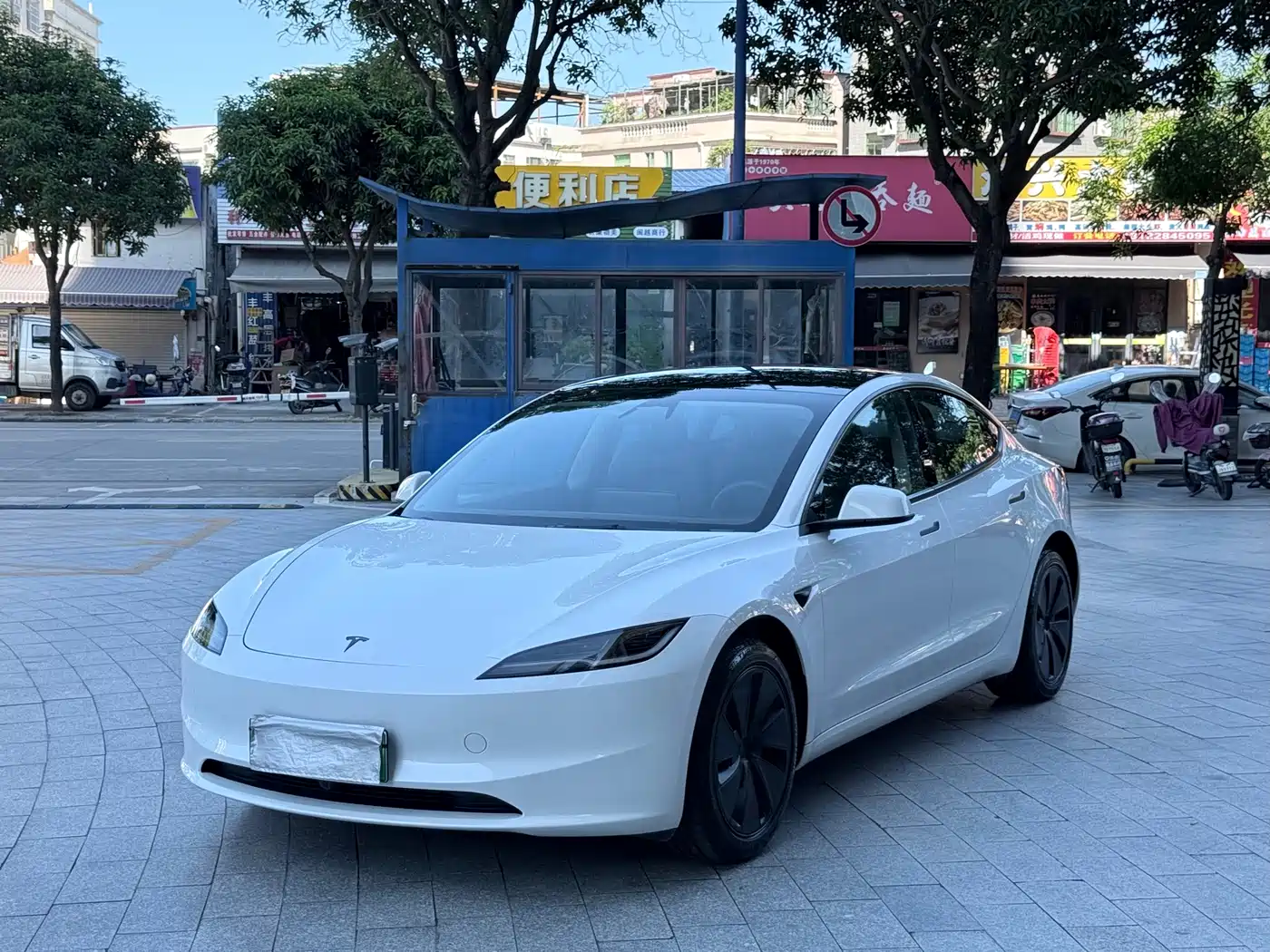 Tesla Model 3 2025