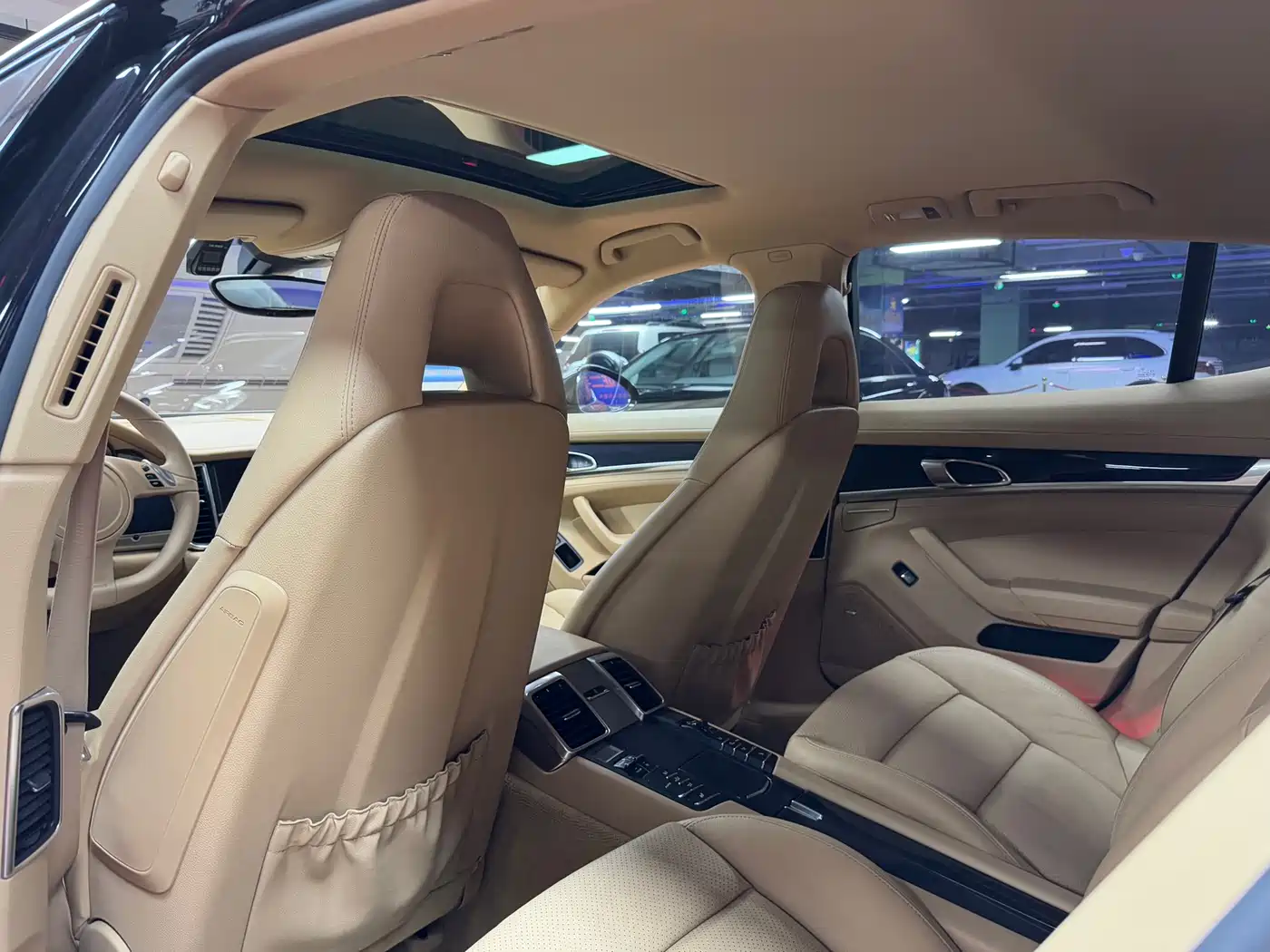 Porsche Panamera 2014 Panamera 4 3.0T фото 37