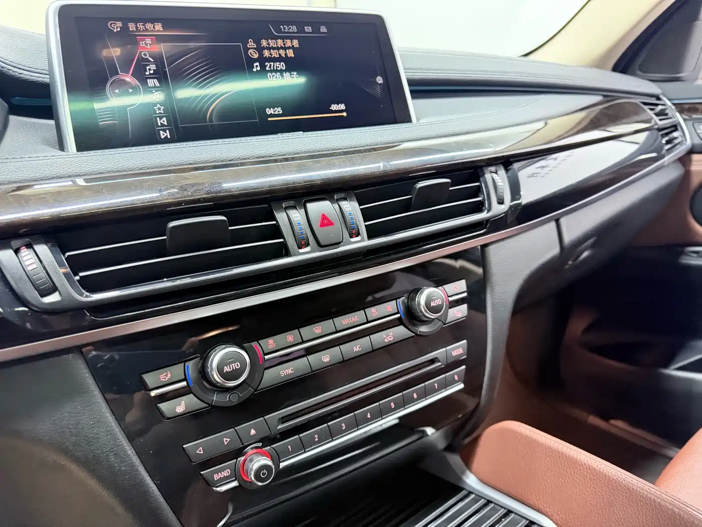 BMW X6 2015 xDrive28i фото 17