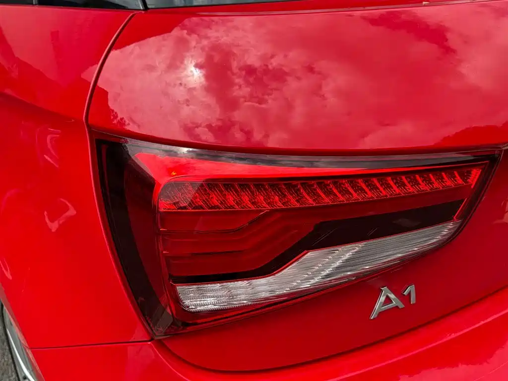 Audi A1 2017 2016 30 TFSI Sportback Design Style Edition