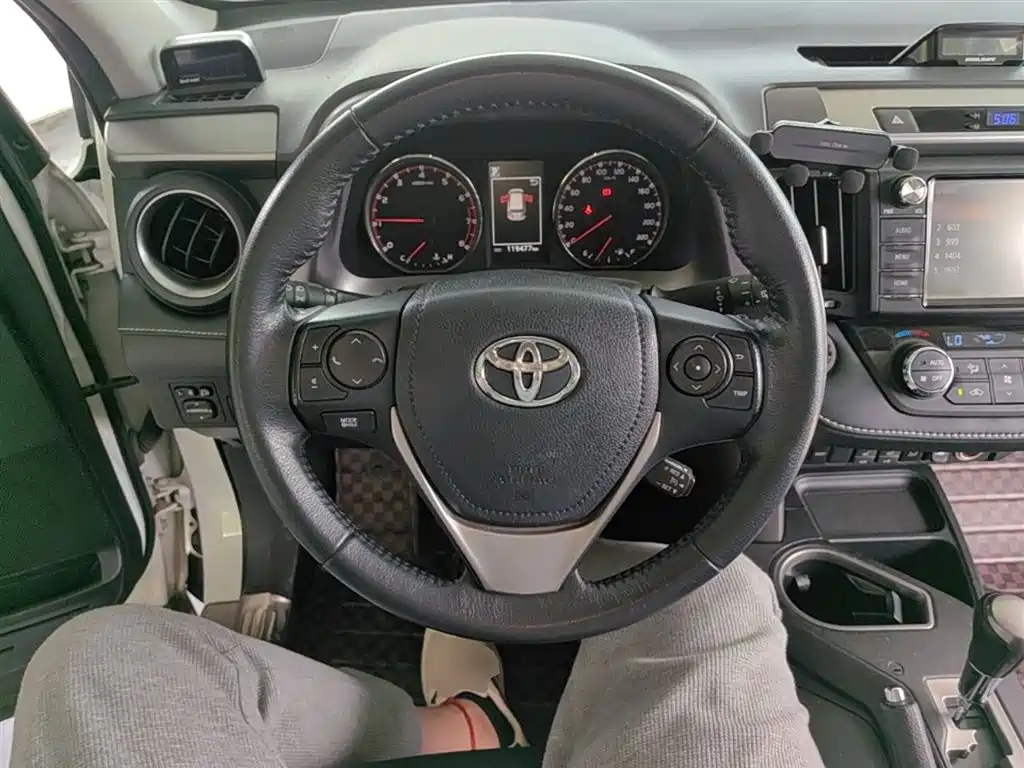 Toyota RAV4 Rongfang 2016 2.0L CVT 2WD Smart (China V) фото 11