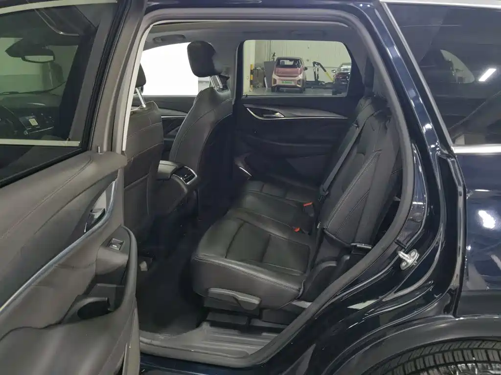 Фото 15 - Buick Enclave