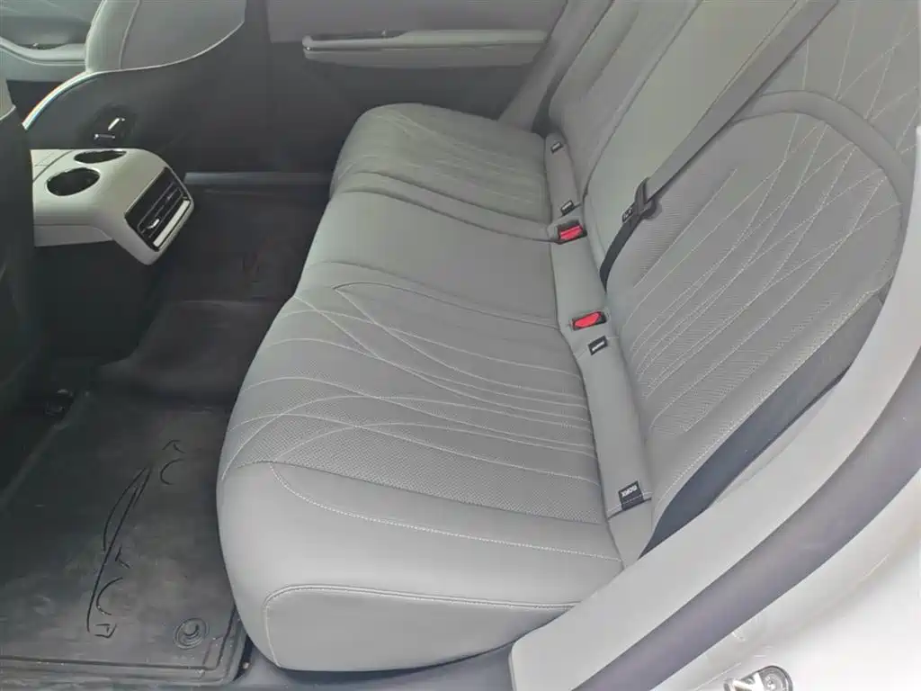 Geely Galaxy Galaxy E8 2025 700km Long Voyage Smart Drive Edition фото 16