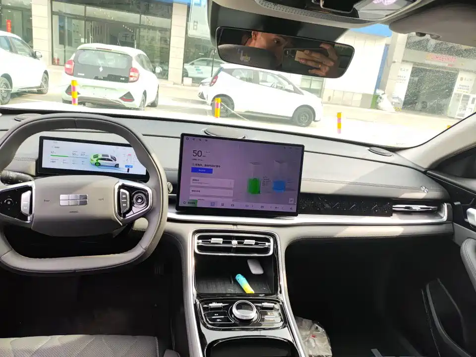 Geely Galaxy Galaxy A7 2025 EM-i 150km Premium Edition фото 7