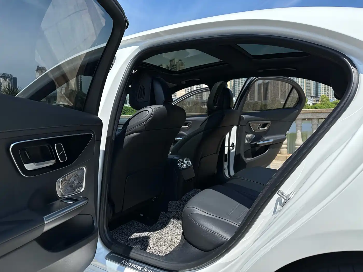 Mercedes-Benz C-Class 2023 Facelift C 260 L Night Sport Edition фото 9