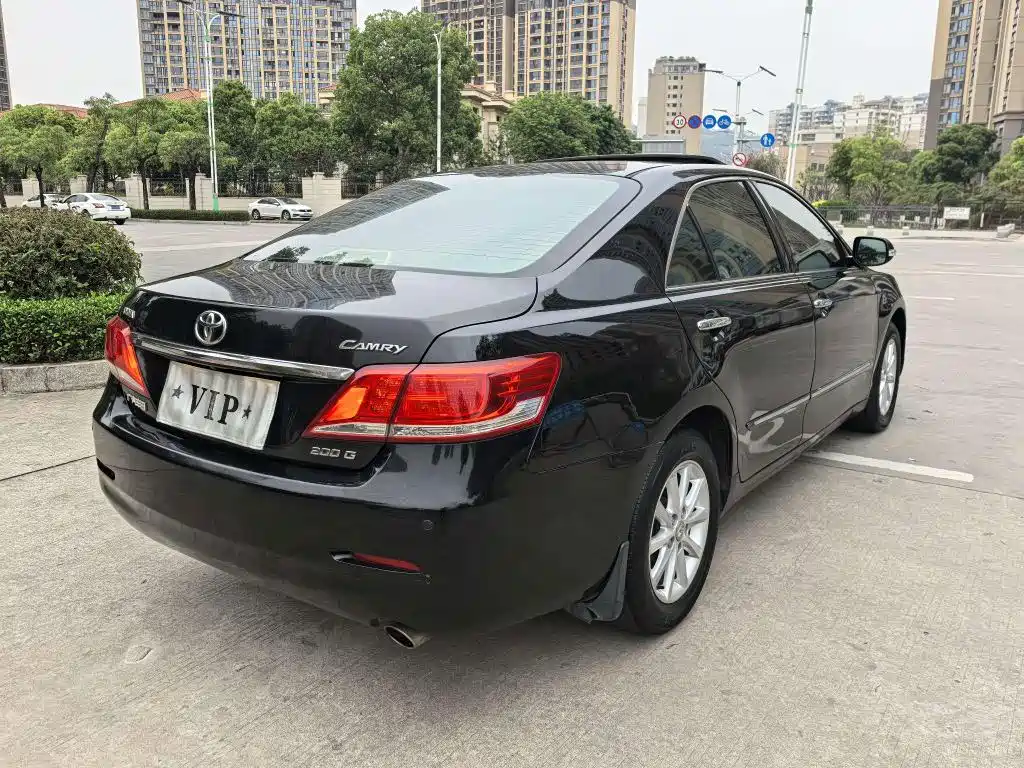 Фото 4 - Toyota Camry