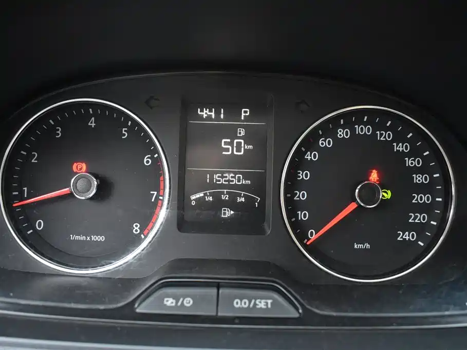 Volkswagen Lavida 2013 Facelift Classic 1.6L Automatic Comfort фото 16