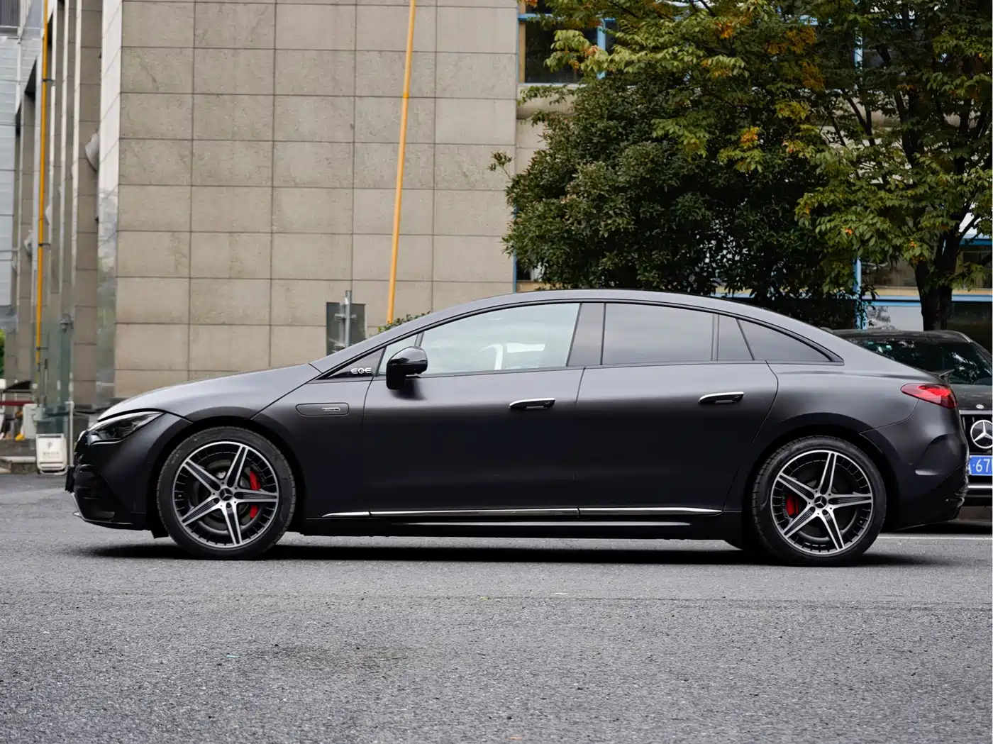 MERCEDES-BENZ EQE AMG