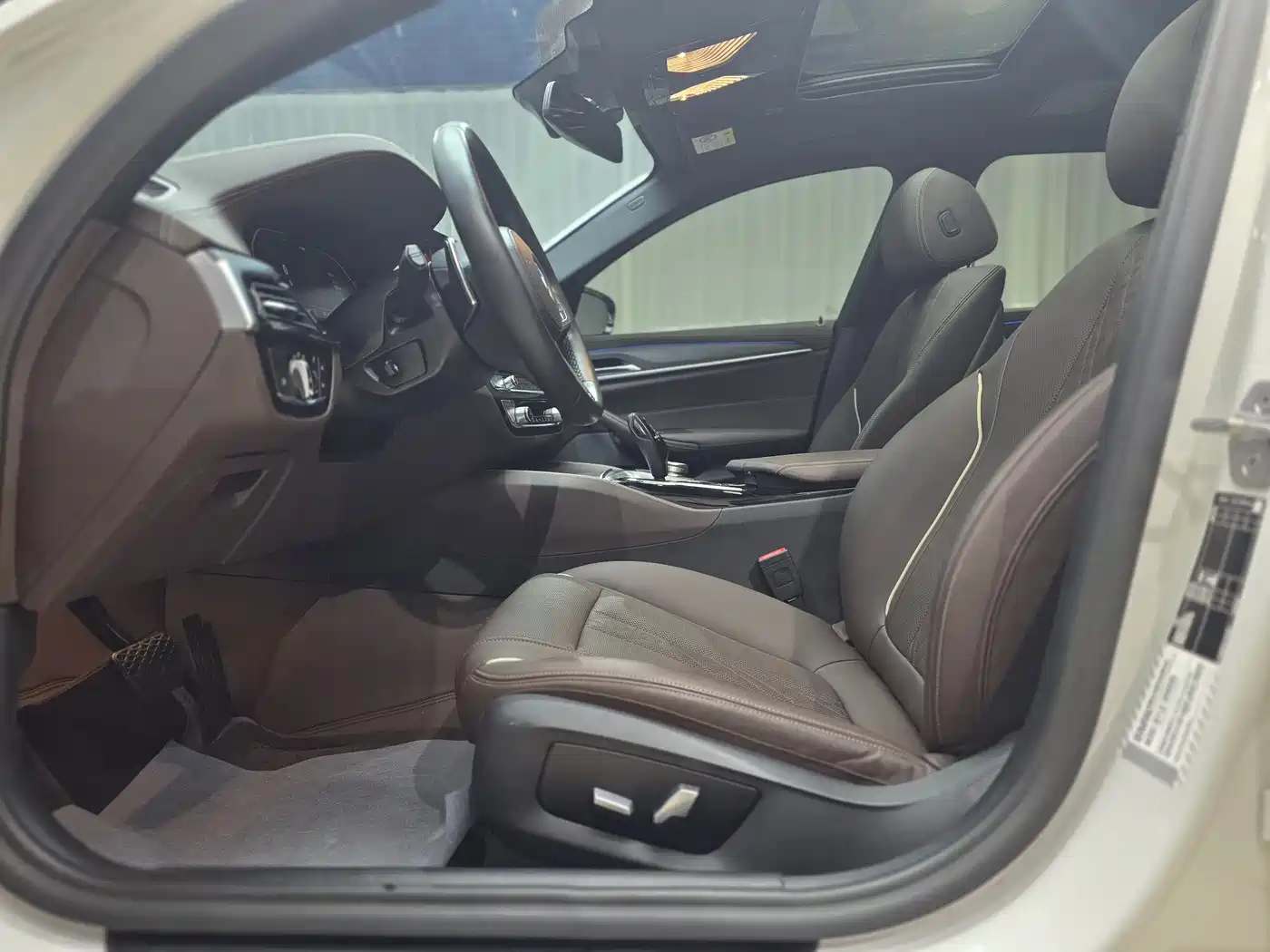 BMW 5 Series 2022 530Li Leading M Sport Package фото 10