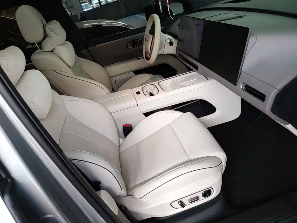Li Auto i6 2026 2025 4WD Base Model