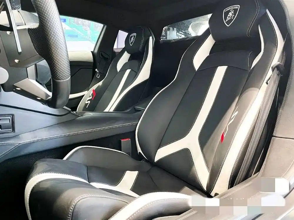 Lamborghini Aventador 2011 LP 700-4 фото 10