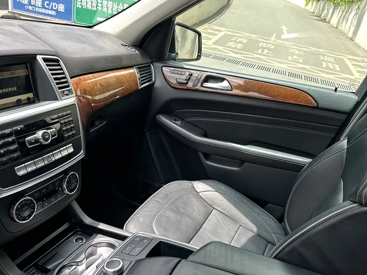 Mercedes-Benz M-Class 2012 Model ML 350 Luxury фото 5