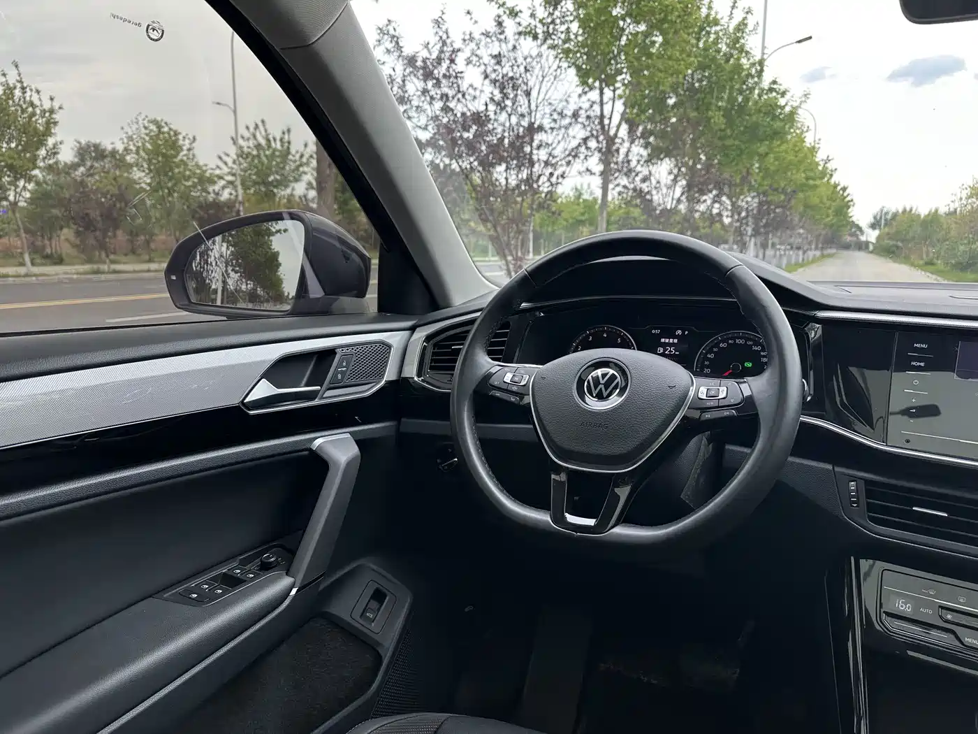Volkswagen Tayron 2022 280TSI 2WD Luxury Smart Connect Edition фото 17