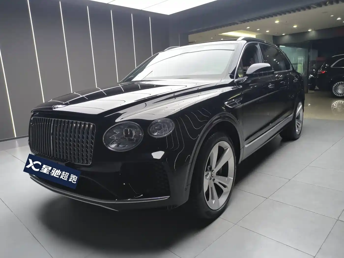 Bentley Bentayga 2023 4.0T V8 Long Wheelbase Version