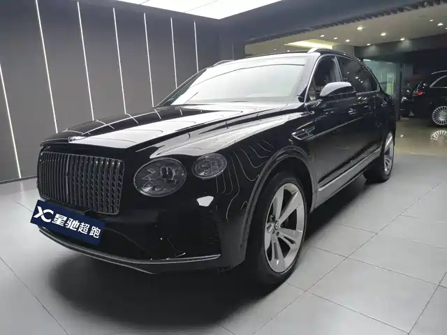 Bentley Bentayga 4.0T V8, длинная колёсная база