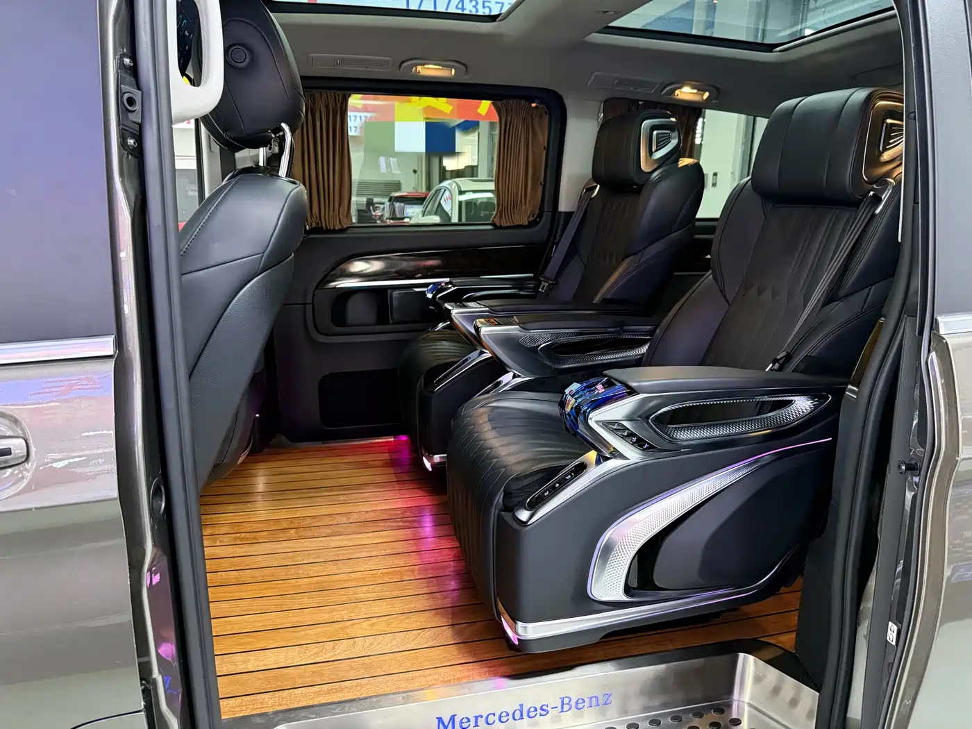 Mercedes-Benz V-Class 2017 Model V 260 Premium Edition фото 8