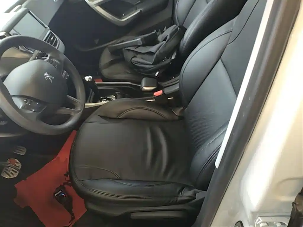 Peugeot 2008 2018 1.6L Automatic Fashion Edition фото 15